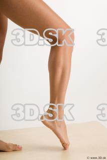 Leg flexing reference of nude Leah 0012